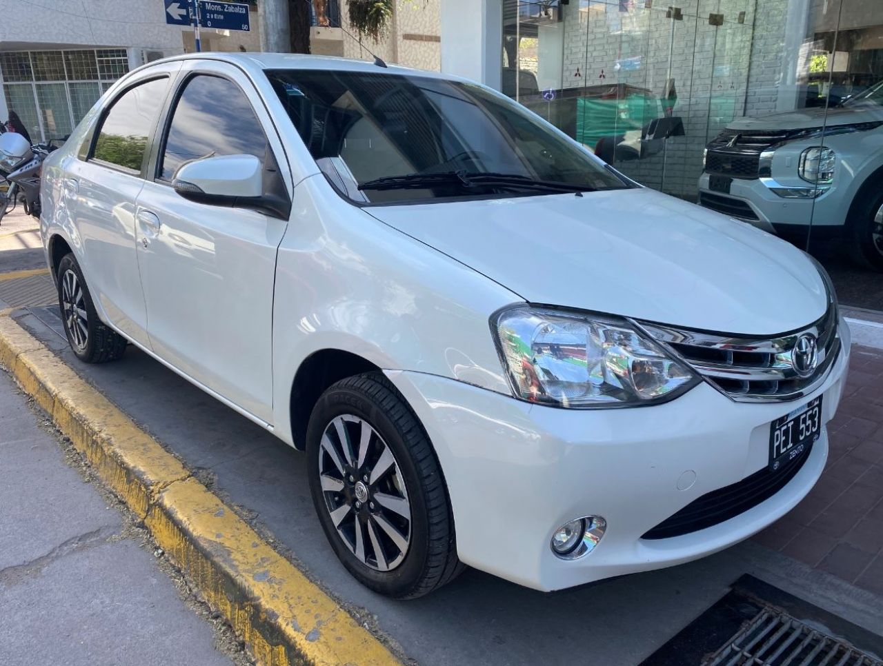 Toyota Etios Usado Financiado en Mendoza, deRuedas