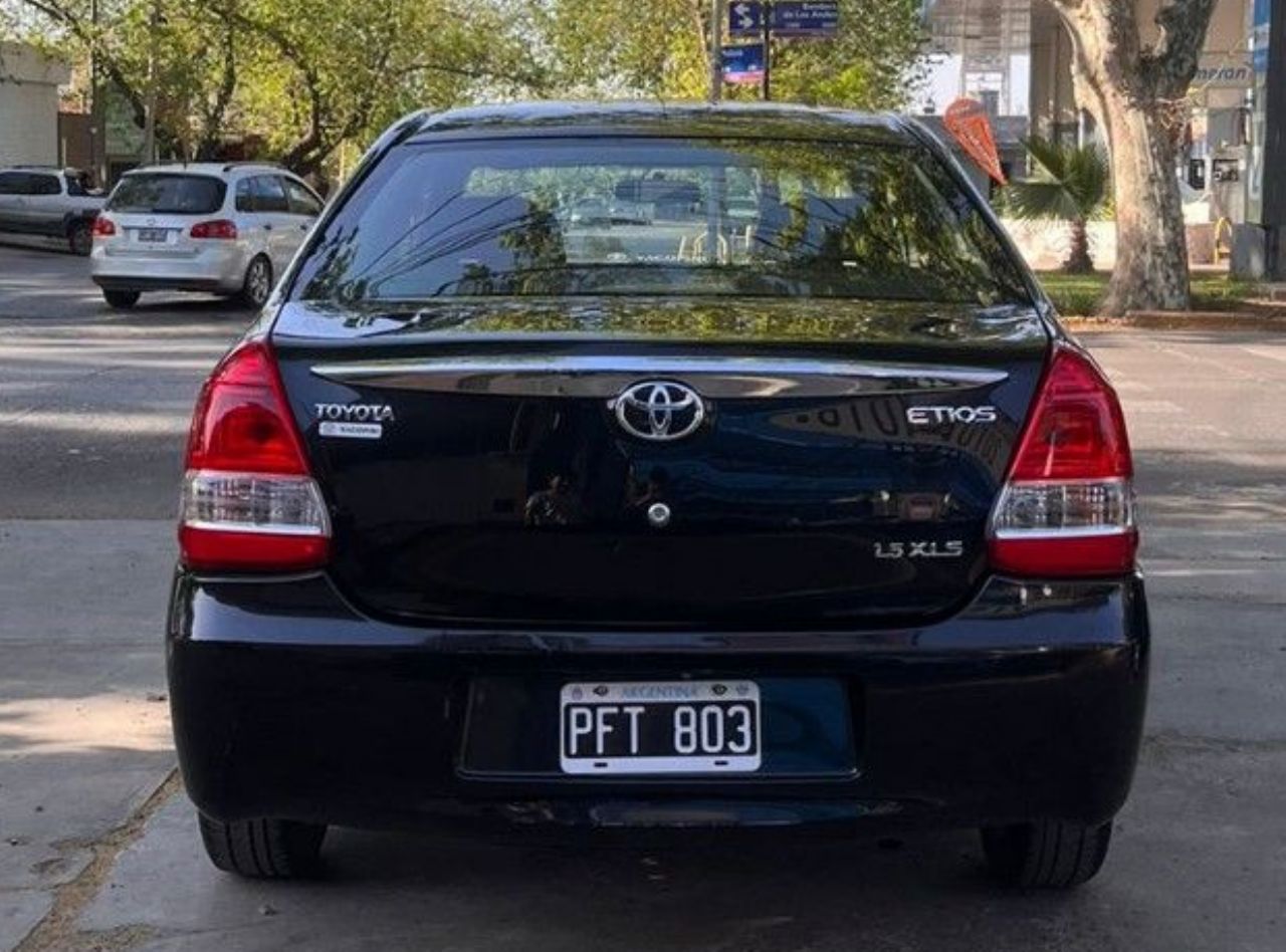 Toyota Etios Usado en Mendoza, deRuedas