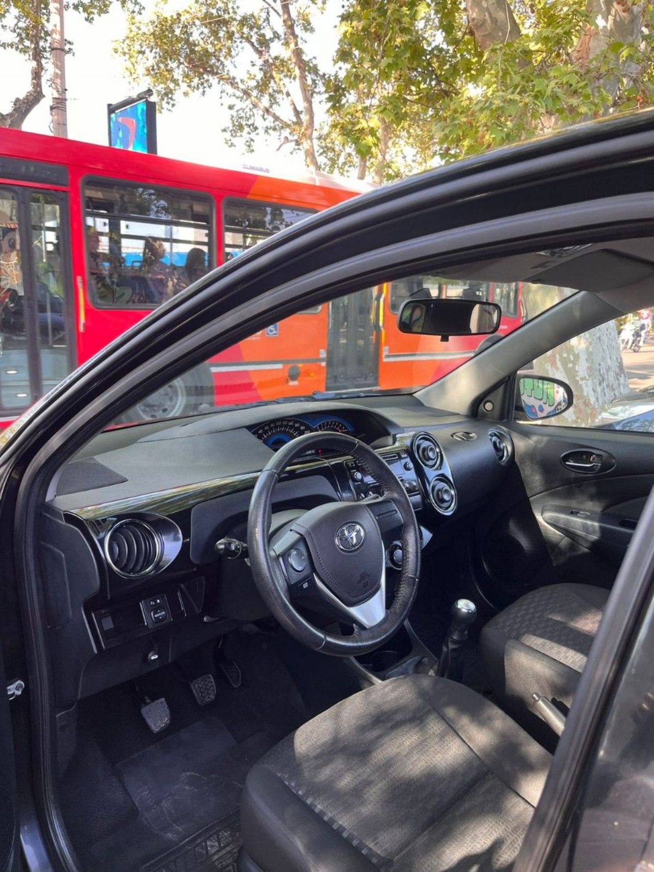Toyota Etios Usado en Mendoza, deRuedas
