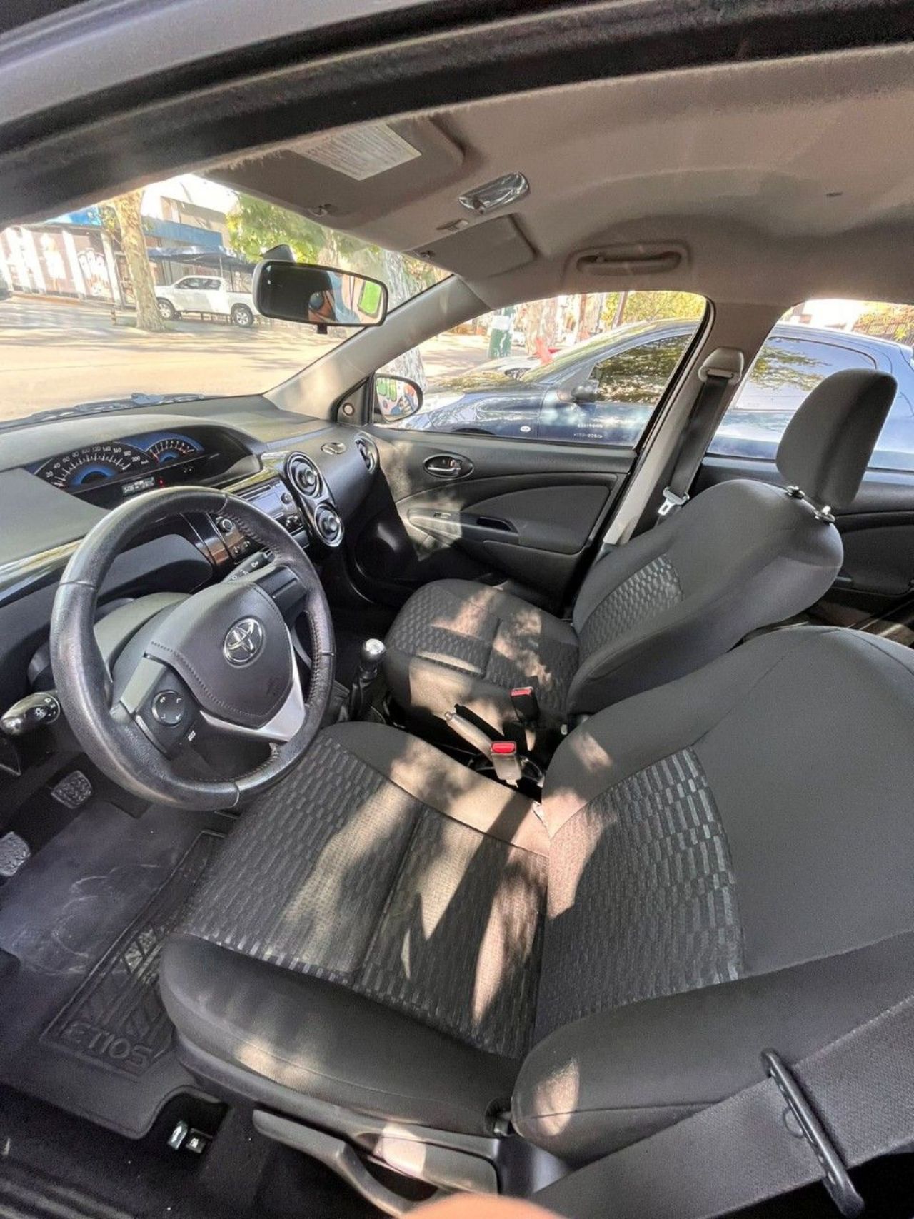 Toyota Etios Usado en Mendoza, deRuedas