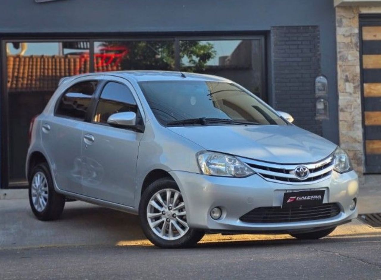 Toyota Etios Usado en Mendoza, deRuedas