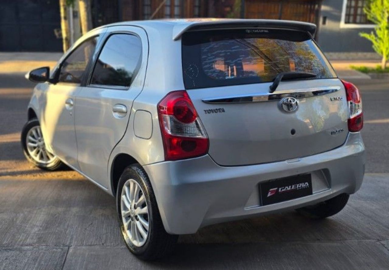 Toyota Etios Usado en Mendoza, deRuedas