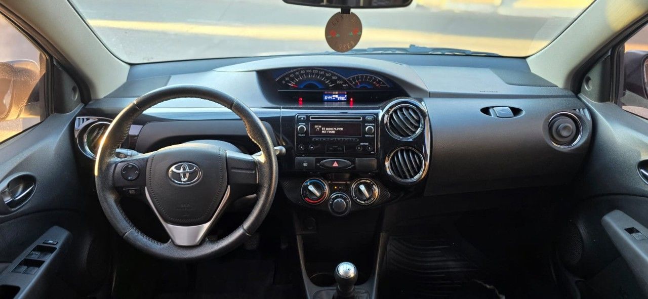 Toyota Etios Usado en Mendoza, deRuedas