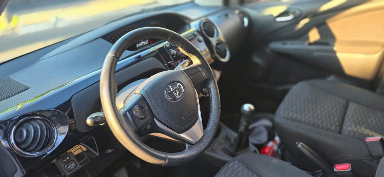 Toyota Etios Usado en Mendoza, deRuedas