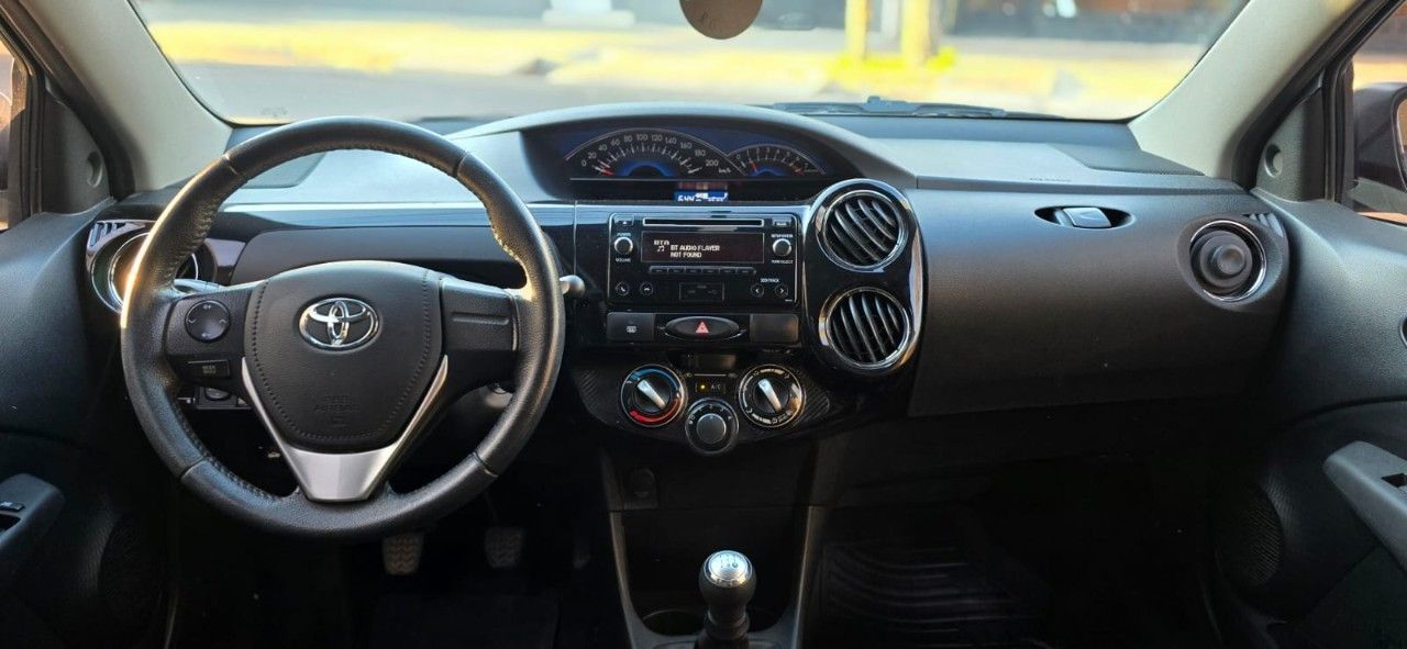 Toyota Etios Usado en Mendoza, deRuedas