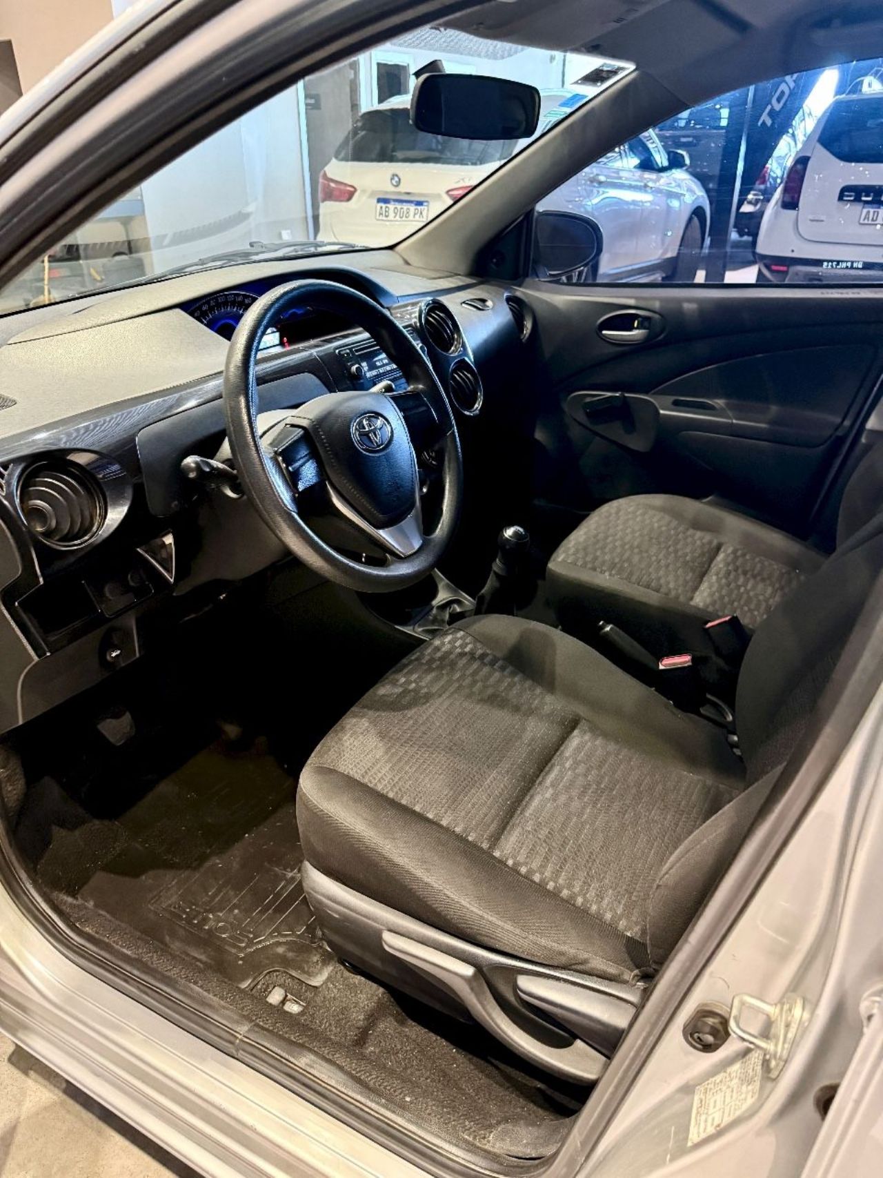 Toyota Etios Usado Financiado en Córdoba, deRuedas