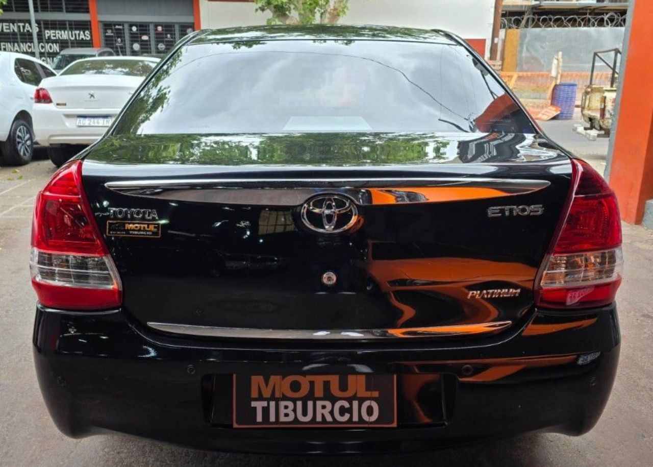 Toyota Etios Usado Financiado en Mendoza, deRuedas