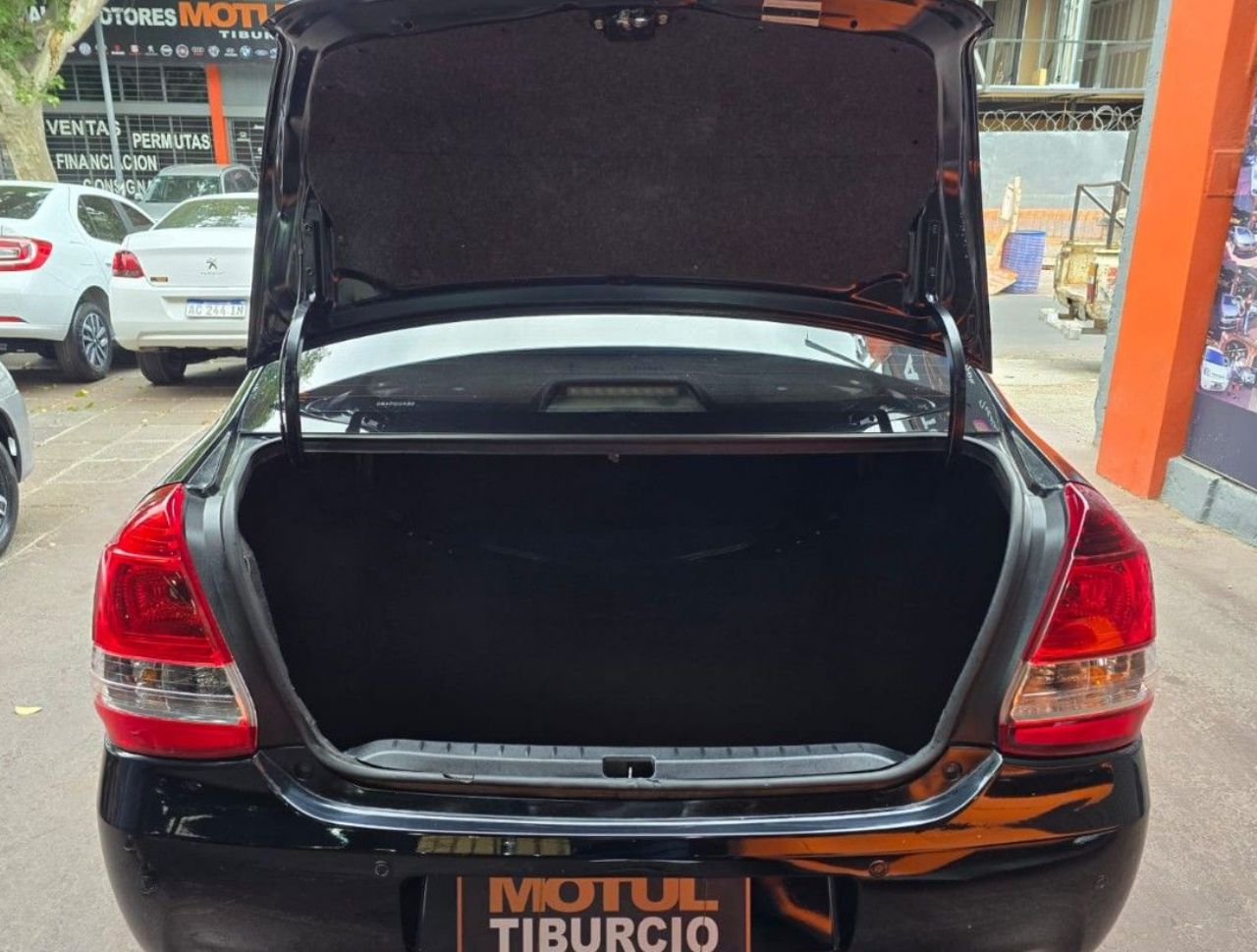 Toyota Etios Usado Financiado en Mendoza, deRuedas