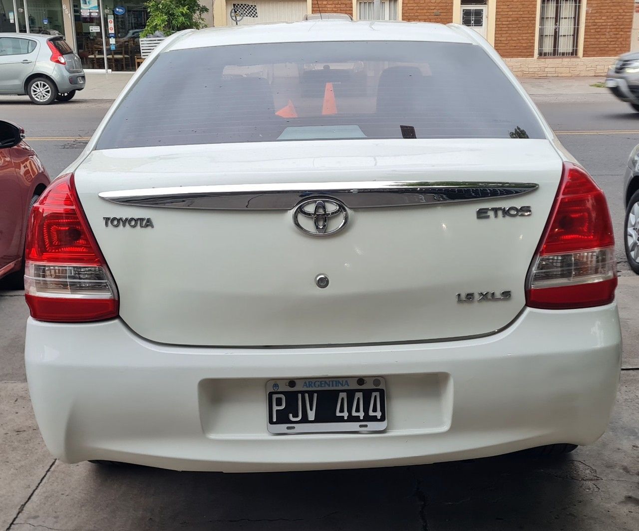 Toyota Etios Usado Financiado en Mendoza, deRuedas