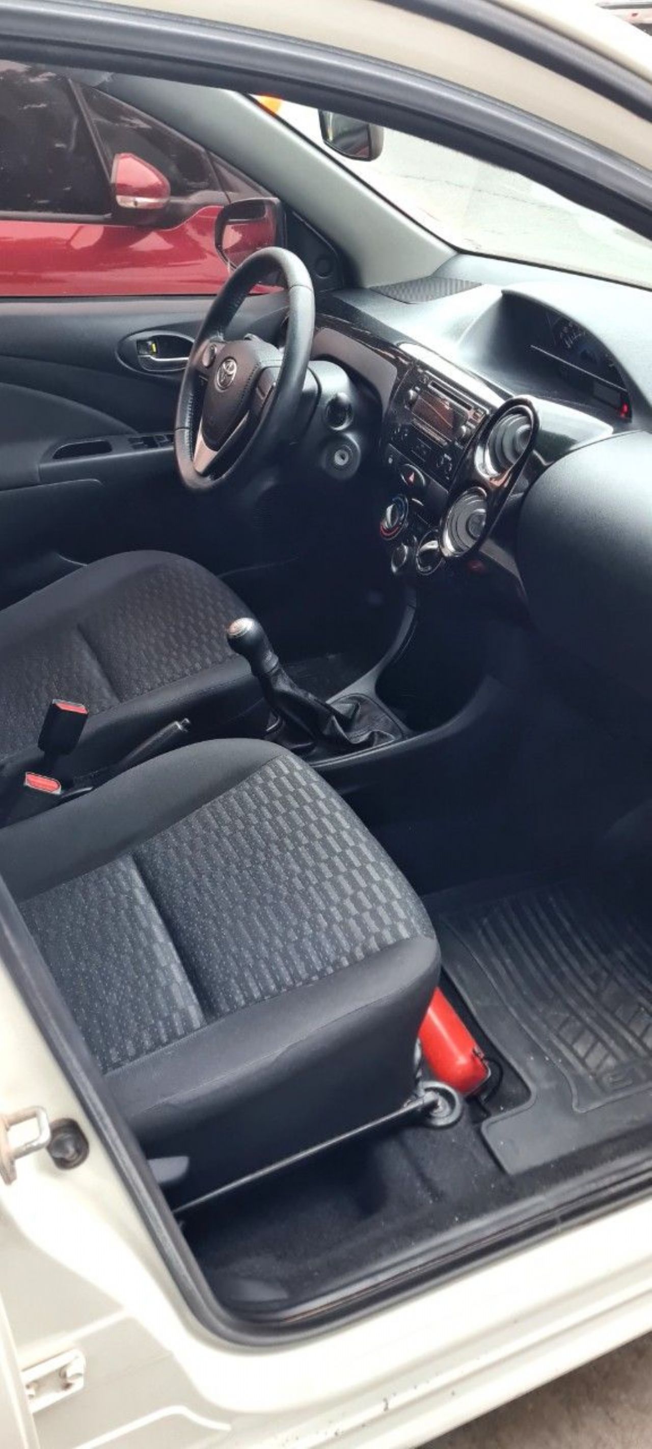 Toyota Etios Usado Financiado en Mendoza, deRuedas