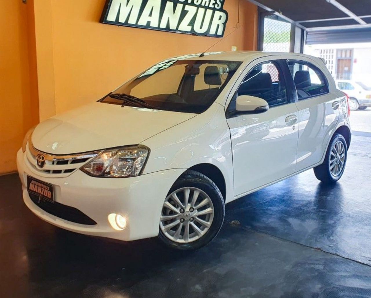 Toyota Etios Usado Financiado en Mendoza, deRuedas