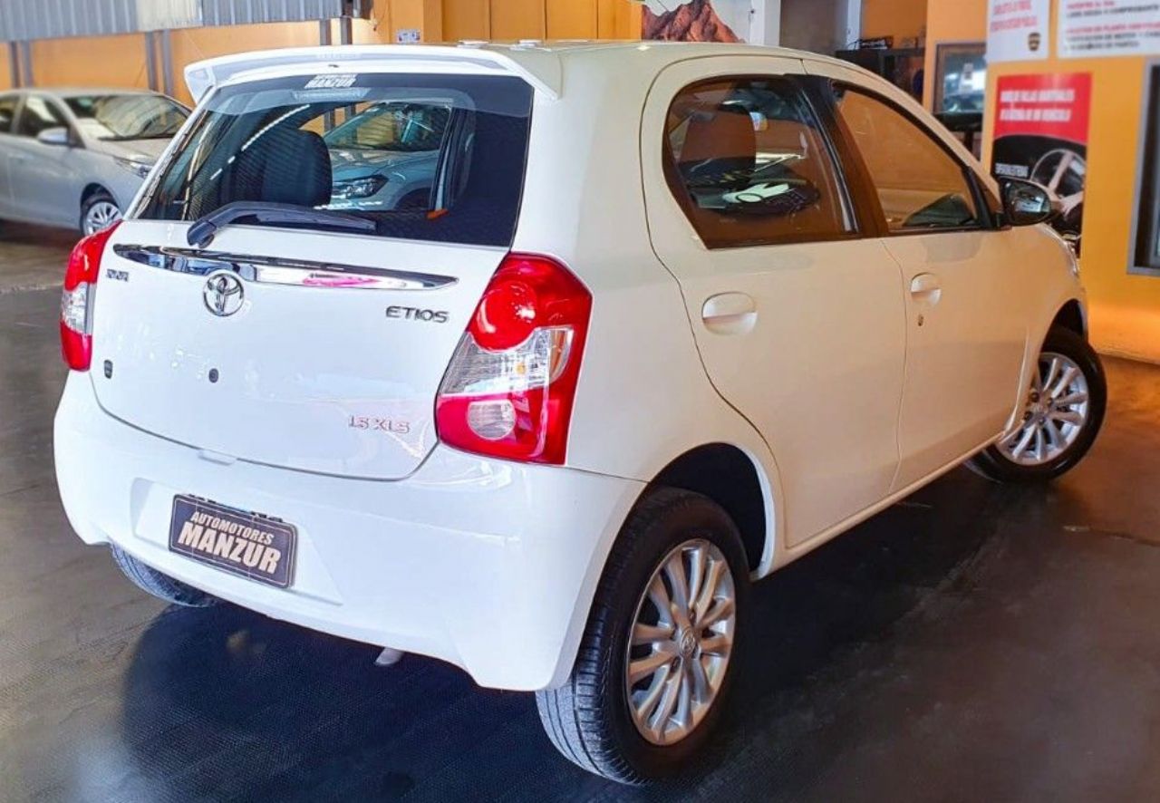 Toyota Etios Usado Financiado en Mendoza, deRuedas