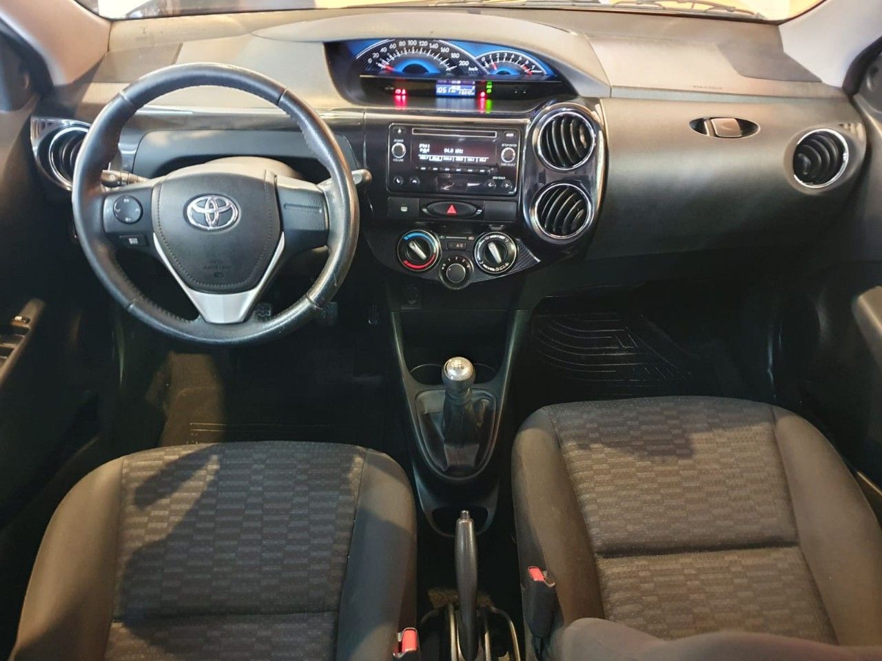 Toyota Etios Usado Financiado en Mendoza, deRuedas