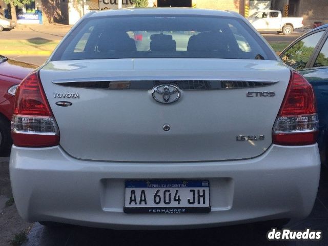 Toyota Etios Usado en Mendoza, deRuedas