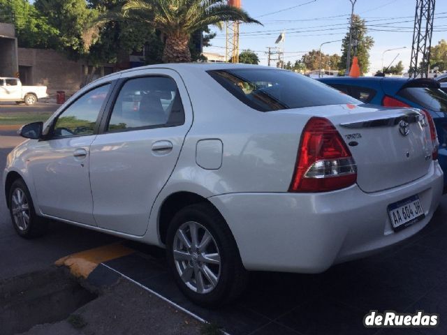 Toyota Etios Usado en Mendoza, deRuedas