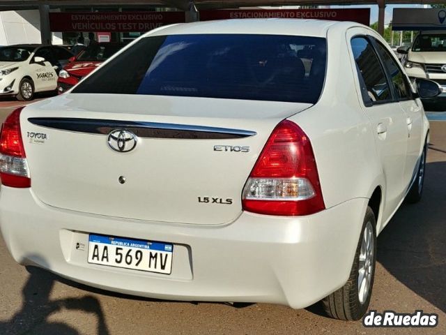 Toyota Etios Usado en Mendoza, deRuedas