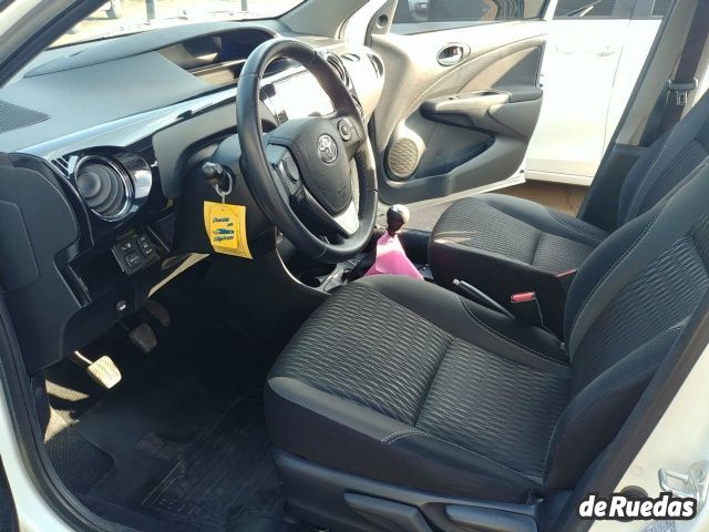 Toyota Etios Usado en Mendoza, deRuedas