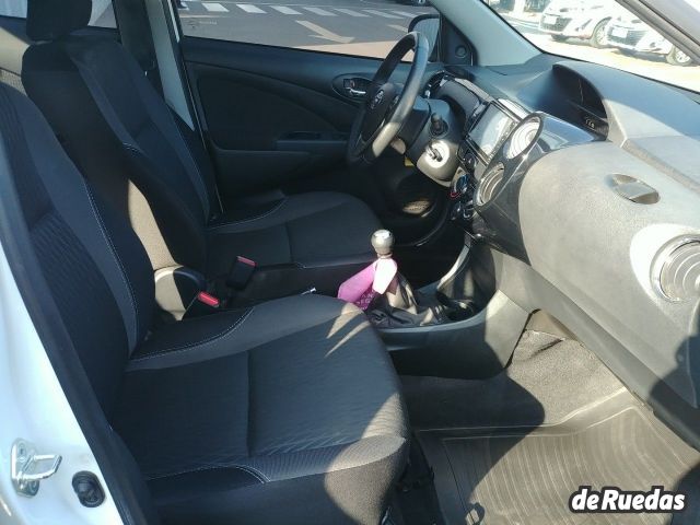 Toyota Etios Usado en Mendoza, deRuedas
