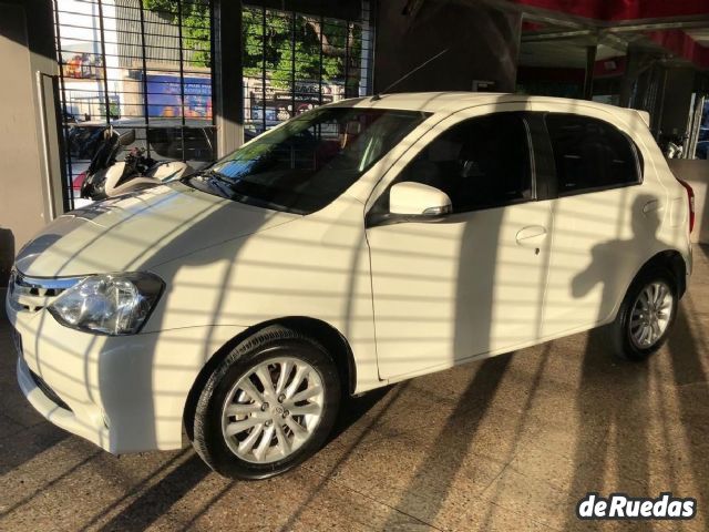 Toyota Etios Usado en Mendoza, deRuedas