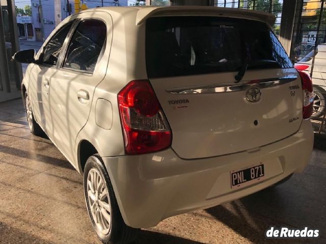 Toyota Etios Usado en Mendoza, deRuedas