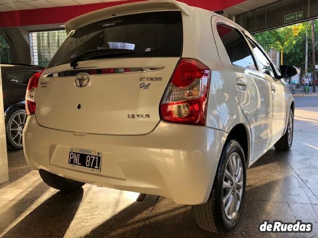 Toyota Etios Usado en Mendoza, deRuedas