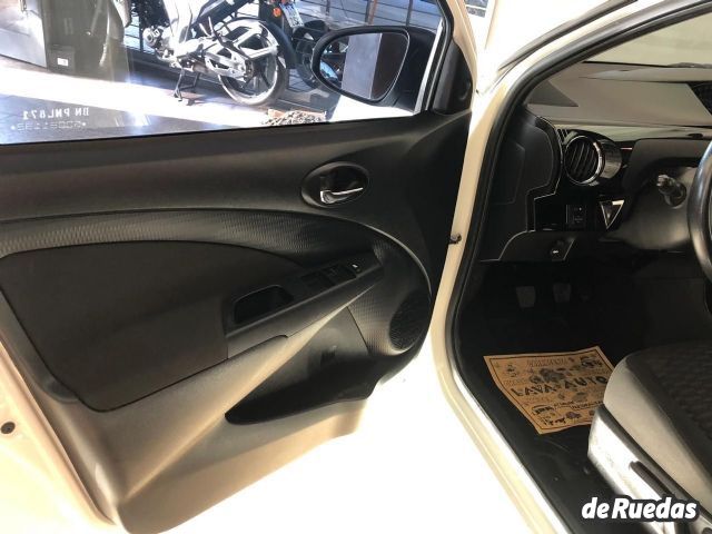 Toyota Etios Usado en Mendoza, deRuedas