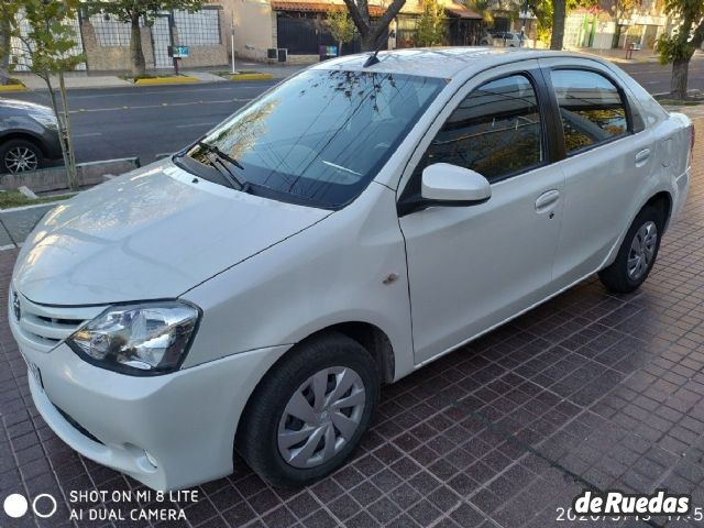 Toyota Etios Usado en Mendoza, deRuedas