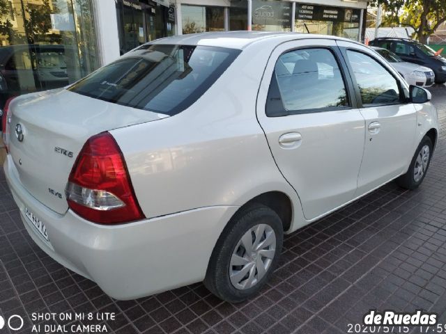 Toyota Etios Usado en Mendoza, deRuedas