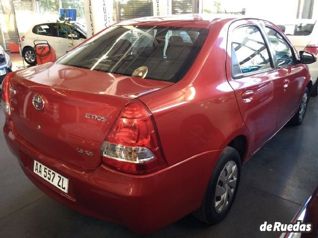 Toyota Etios Usado en Mendoza, deRuedas