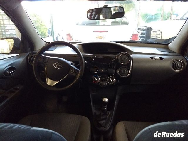 Toyota Etios Usado en Mendoza, deRuedas