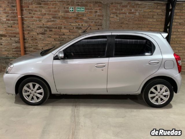 Toyota Etios Usado en Mendoza, deRuedas