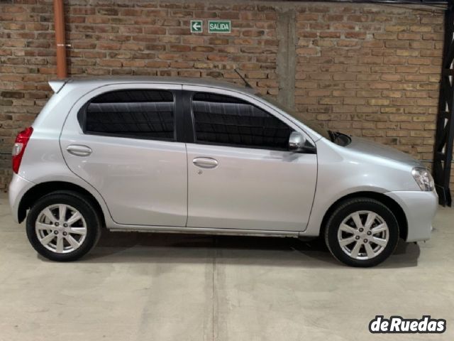 Toyota Etios Usado en Mendoza, deRuedas