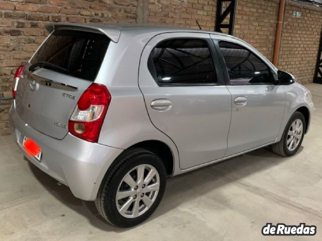 Toyota Etios Usado en Mendoza, deRuedas