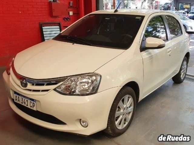 Toyota Etios Usado en Mendoza, deRuedas