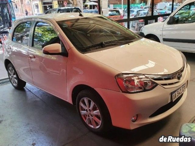 Toyota Etios Usado en Mendoza, deRuedas