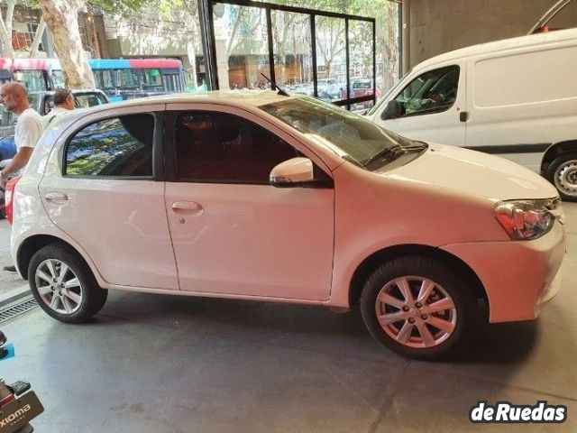 Toyota Etios Usado en Mendoza, deRuedas