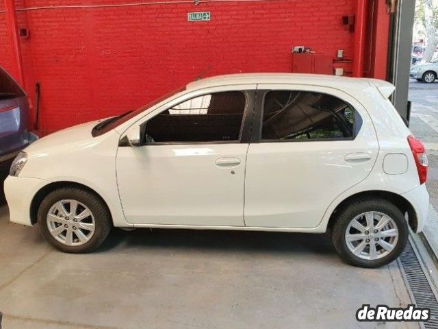Toyota Etios Usado en Mendoza, deRuedas