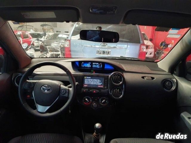 Toyota Etios Usado en Mendoza, deRuedas