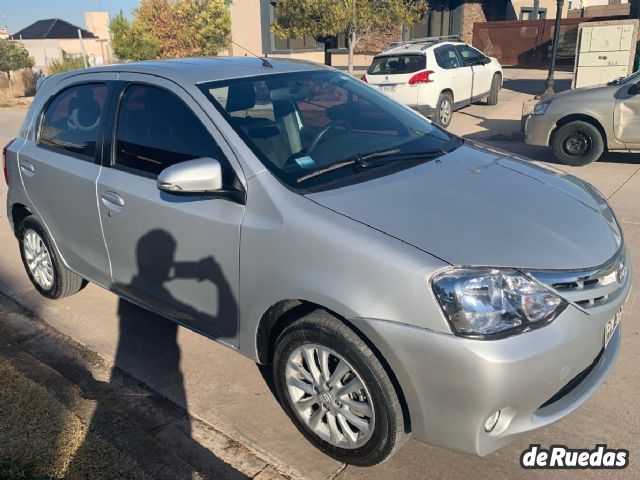 Toyota Etios Usado en Mendoza, deRuedas