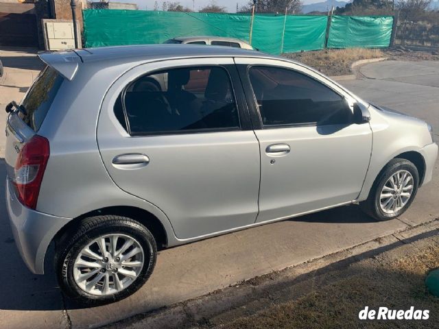 Toyota Etios Usado en Mendoza, deRuedas