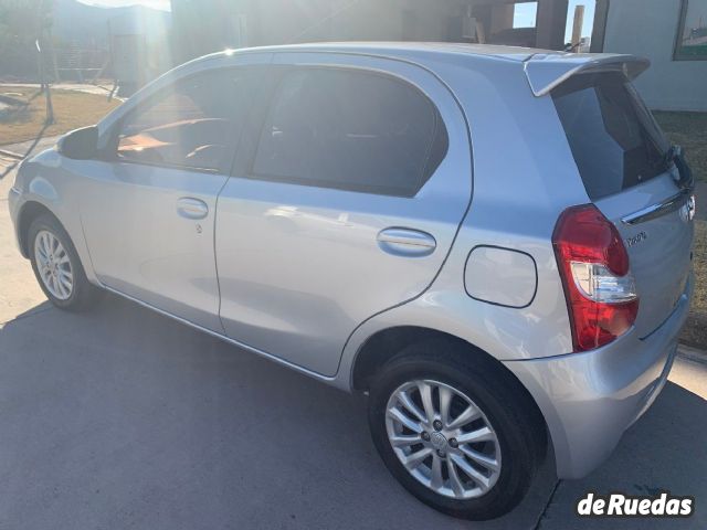 Toyota Etios Usado en Mendoza, deRuedas