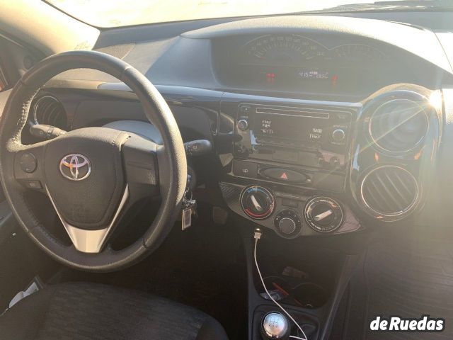 Toyota Etios Usado en Mendoza, deRuedas