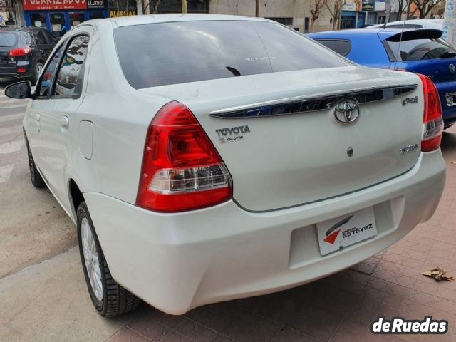 Toyota Etios Usado en Mendoza, deRuedas