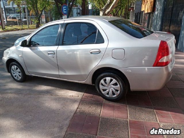 Toyota Etios Usado en Mendoza, deRuedas