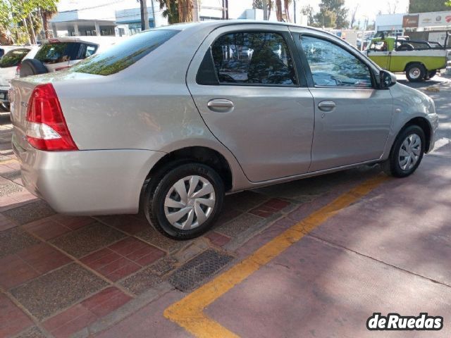 Toyota Etios Usado en Mendoza, deRuedas