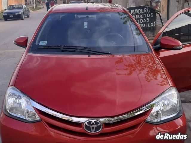Toyota Etios Usado en Mendoza, deRuedas