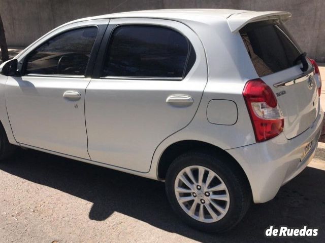 Toyota Etios Usado en Mendoza, deRuedas