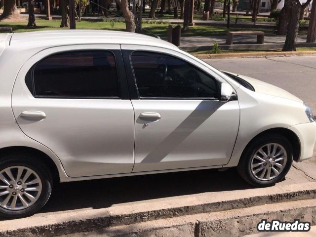 Toyota Etios Usado en Mendoza, deRuedas