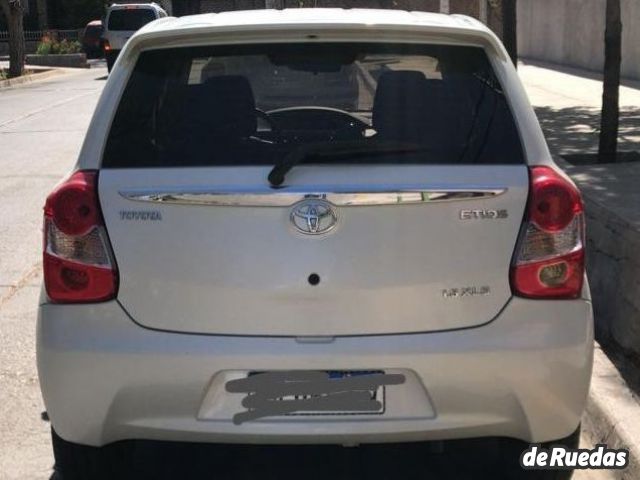 Toyota Etios Usado en Mendoza, deRuedas