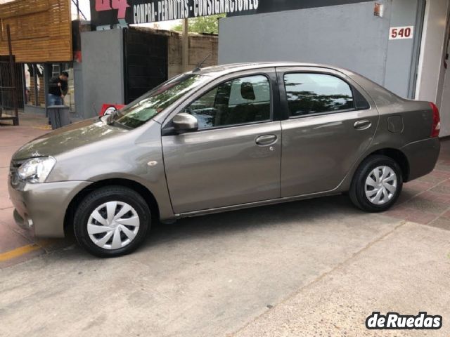 Toyota Etios Usado en Mendoza, deRuedas